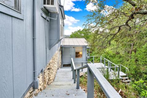 137 Hilltop Loop East Lakehills TX 78063