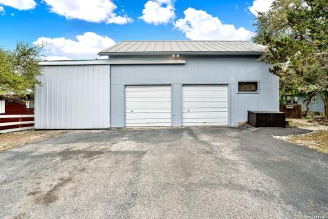 137 Hilltop Loop East Lakehills TX 78063