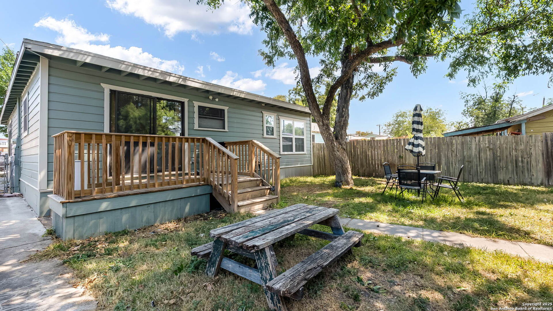 1722 Alametos San Antonio TX 78201