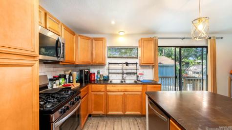 1722 Alametos San Antonio TX 78201