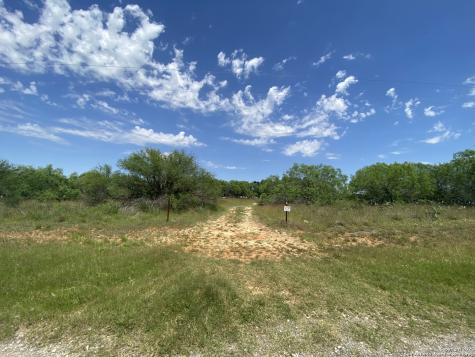 320 County Road 308a Jourdanton TX 78026