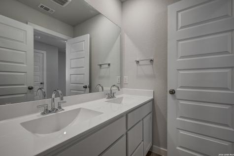 9914 Chavaneaux Landing San Antonio TX 78221