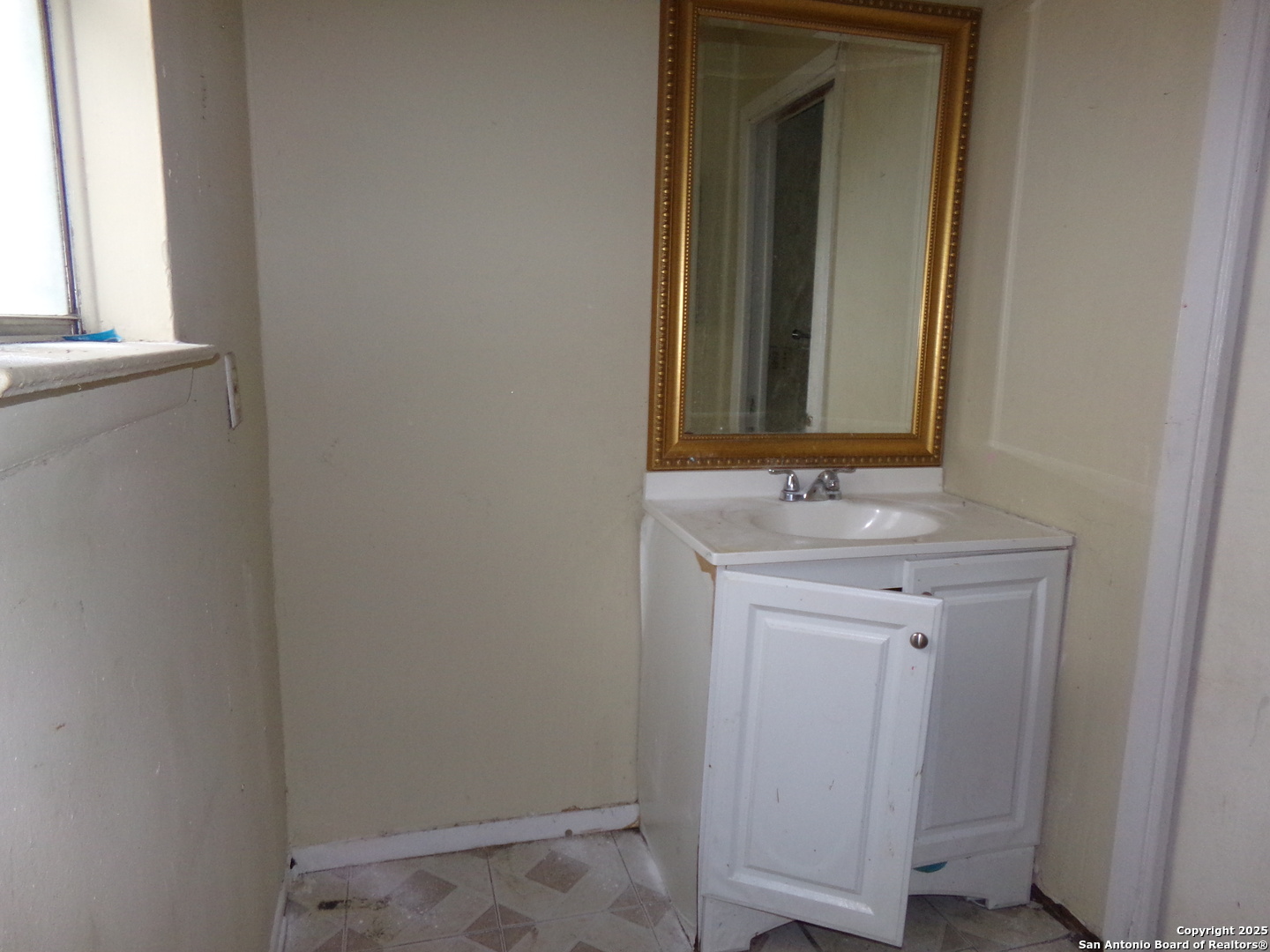 1212 Churing San Antonio TX 78245