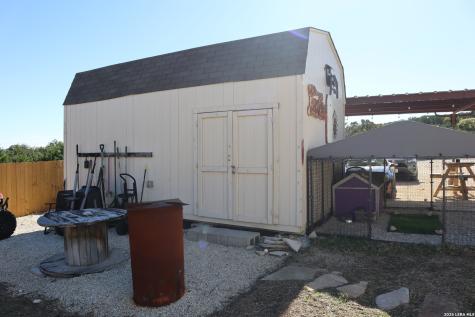 889 E 24th Lakehills TX 78063