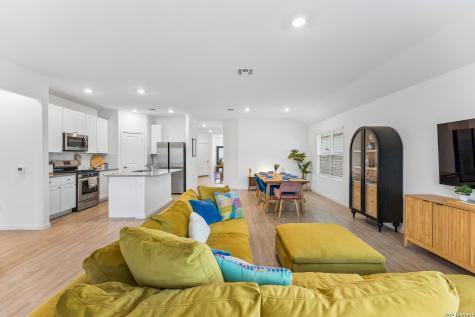 634 Bean Bend San Antonio TX 78221