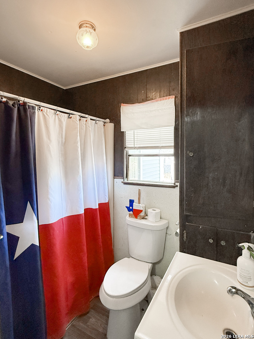 110 Renfro Drive Devine TX 78016