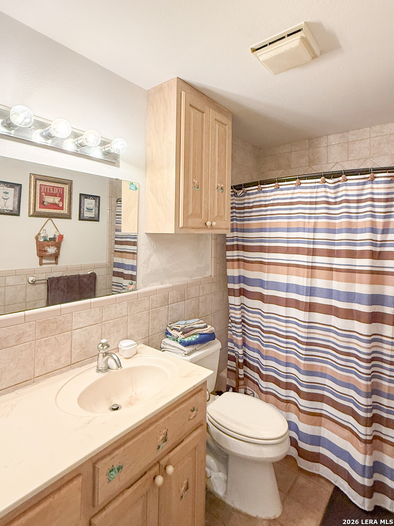 110 Renfro Drive Devine TX 78016