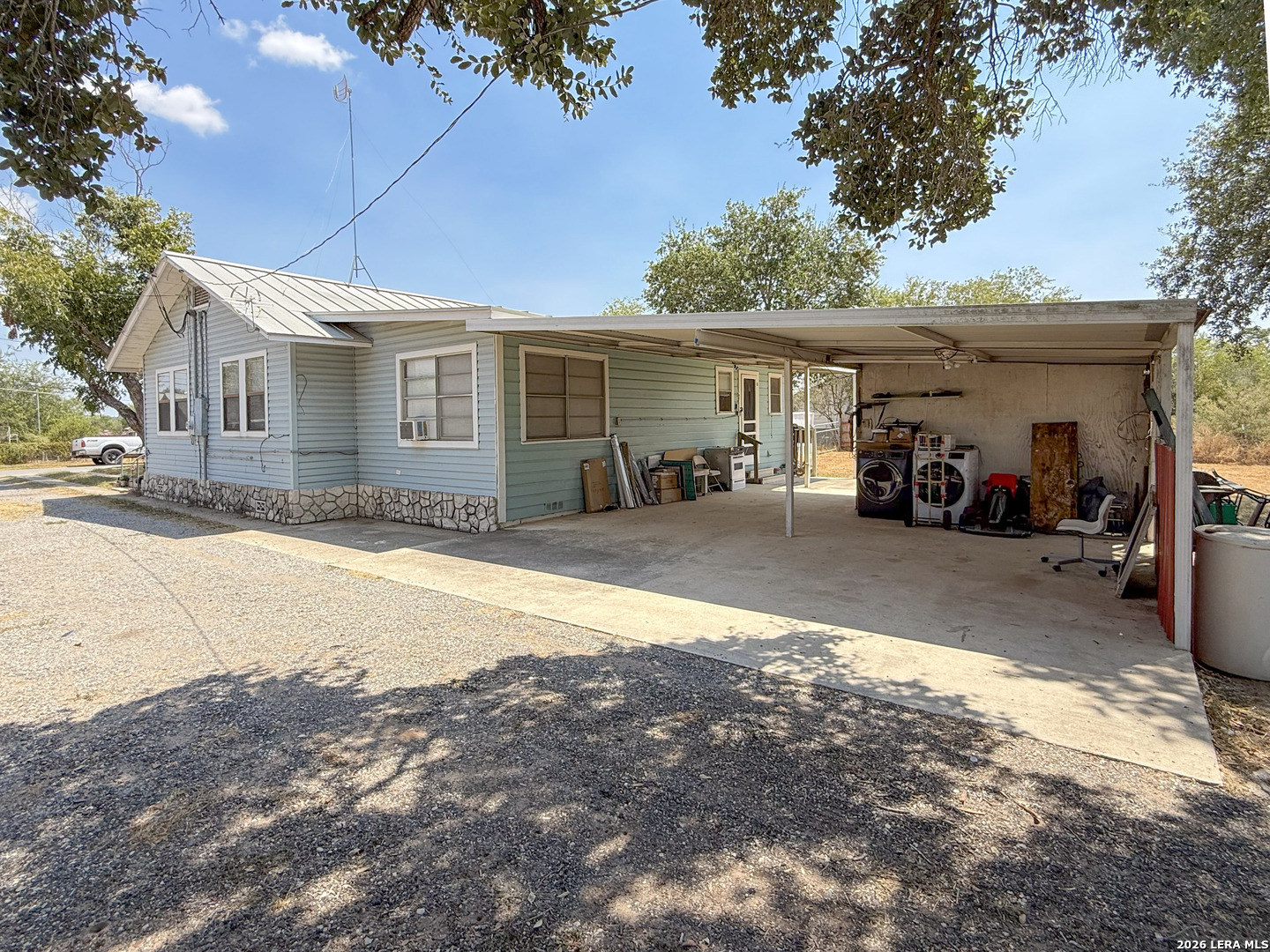 110 Renfro Drive Devine TX 78016