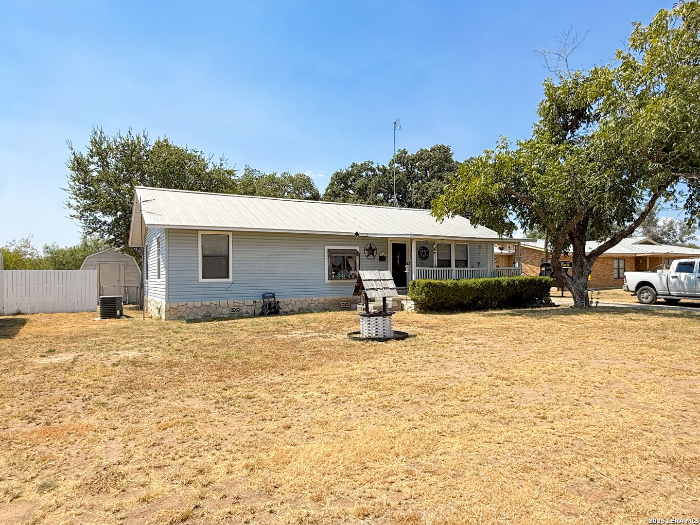 110 Renfro Drive Devine TX 78016