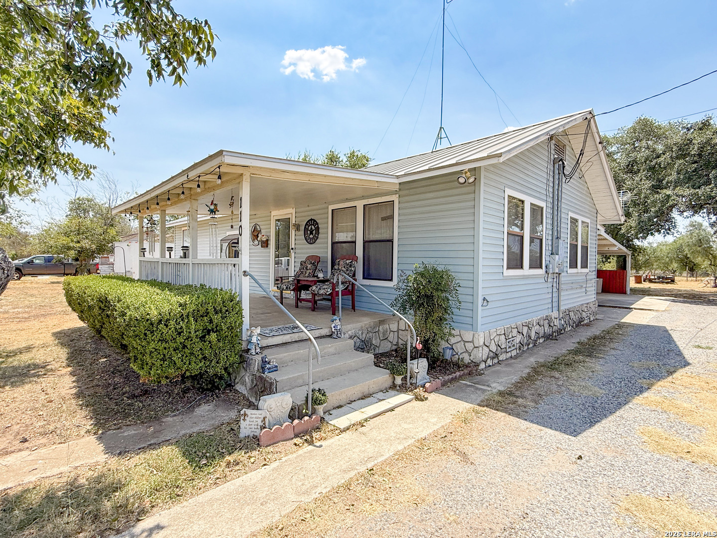 110 Renfro Drive Devine TX 78016