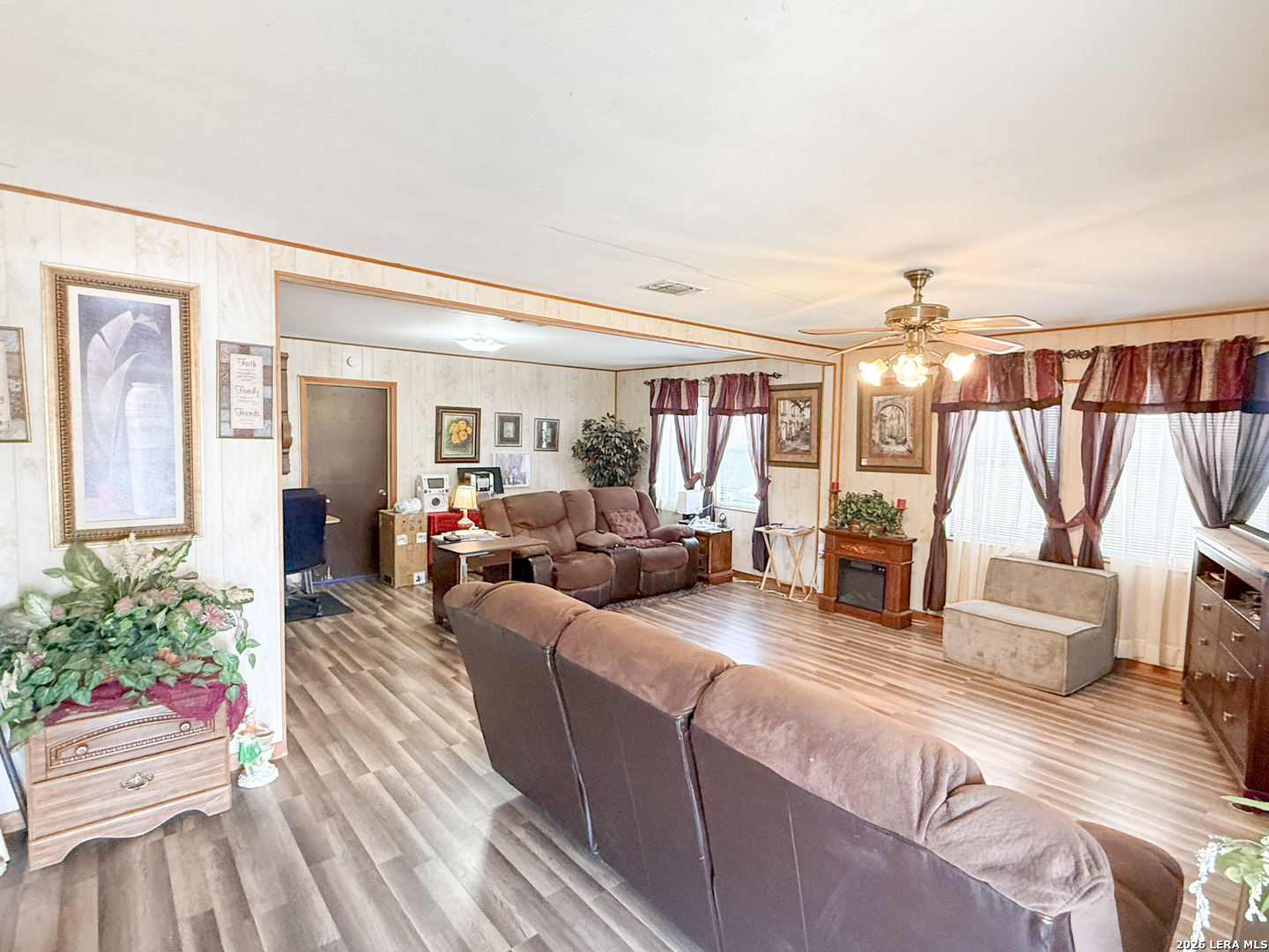 110 Renfro Drive Devine TX 78016