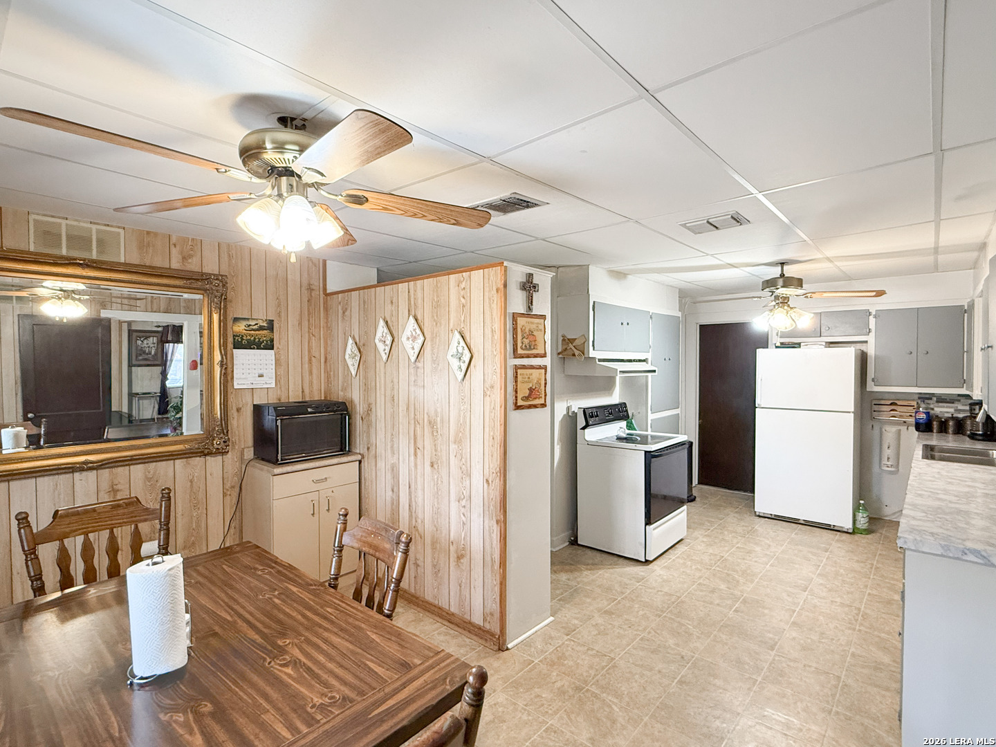 110 Renfro Drive Devine TX 78016