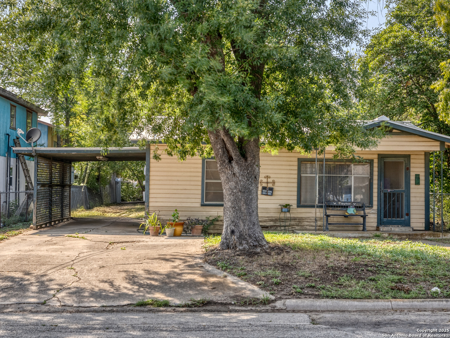 1104 Avenue S Hondo TX 78861