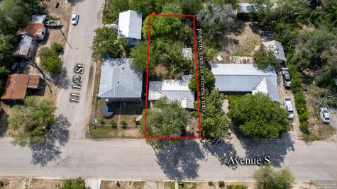 1104 Avenue S Hondo TX 78861