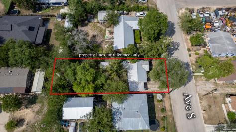 1104 Avenue S Hondo TX 78861
