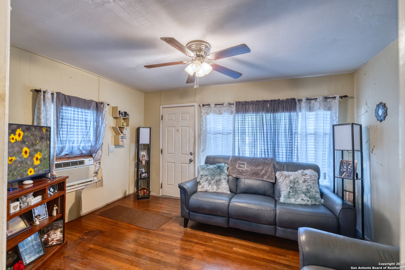 1104 Avenue S Hondo TX 78861