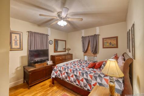 1104 Avenue S Hondo TX 78861