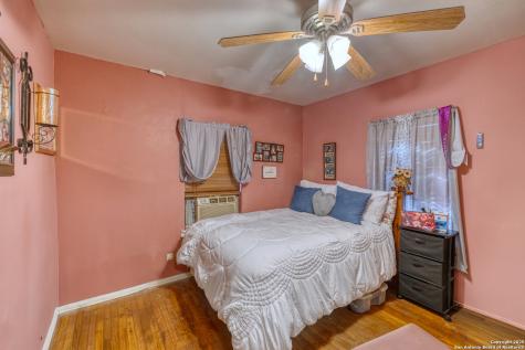 1104 Avenue S Hondo TX 78861