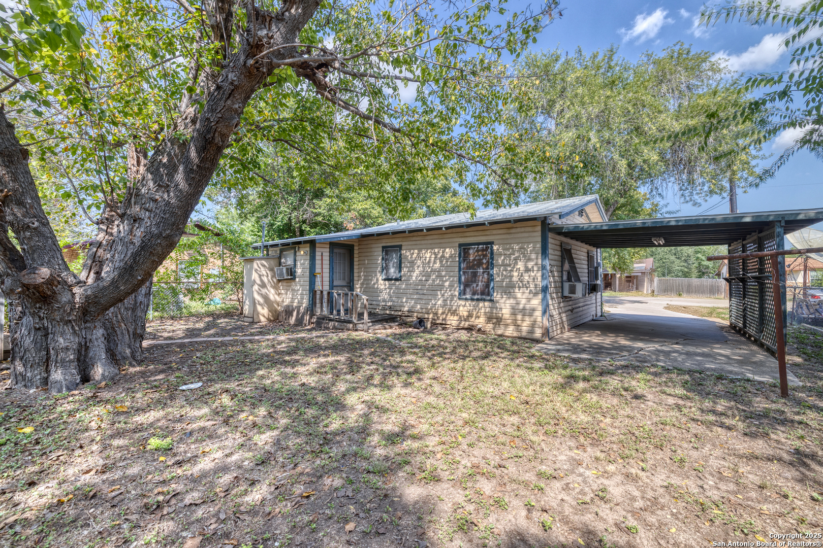 1104 Avenue S Hondo TX 78861