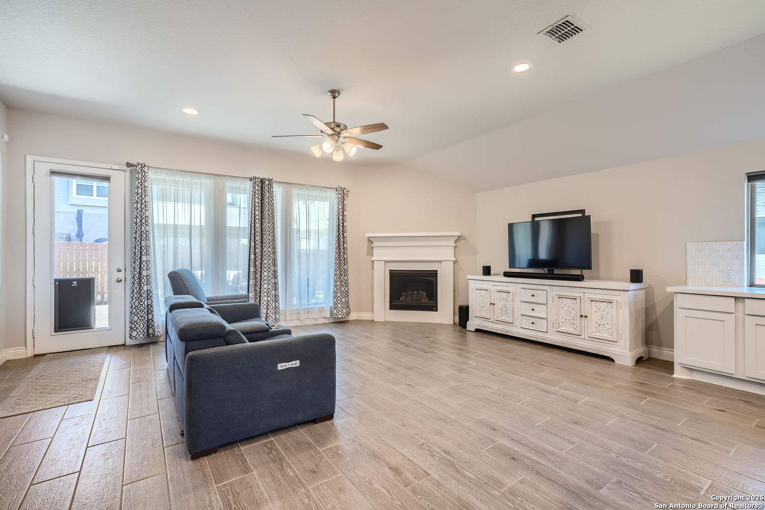 4995 Winkler Trail Schertz TX 78108