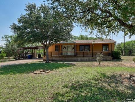 472 Homecrest Drive La Vernia TX 78121