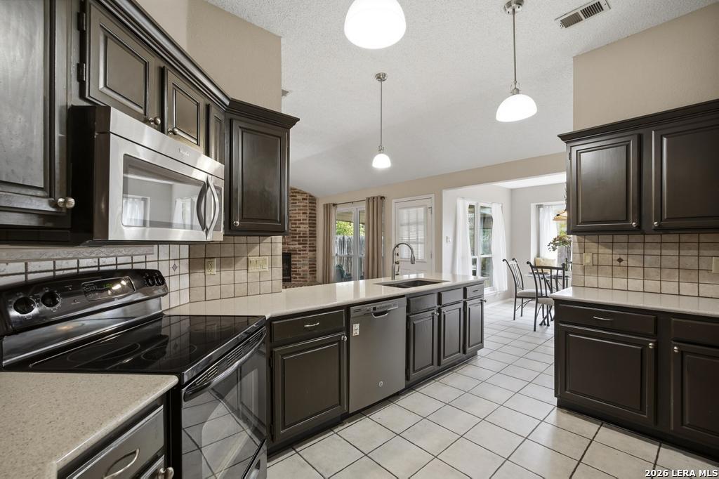 7808 Forest Path Live Oak TX 78233