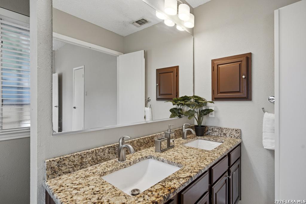 7808 Forest Path Live Oak TX 78233