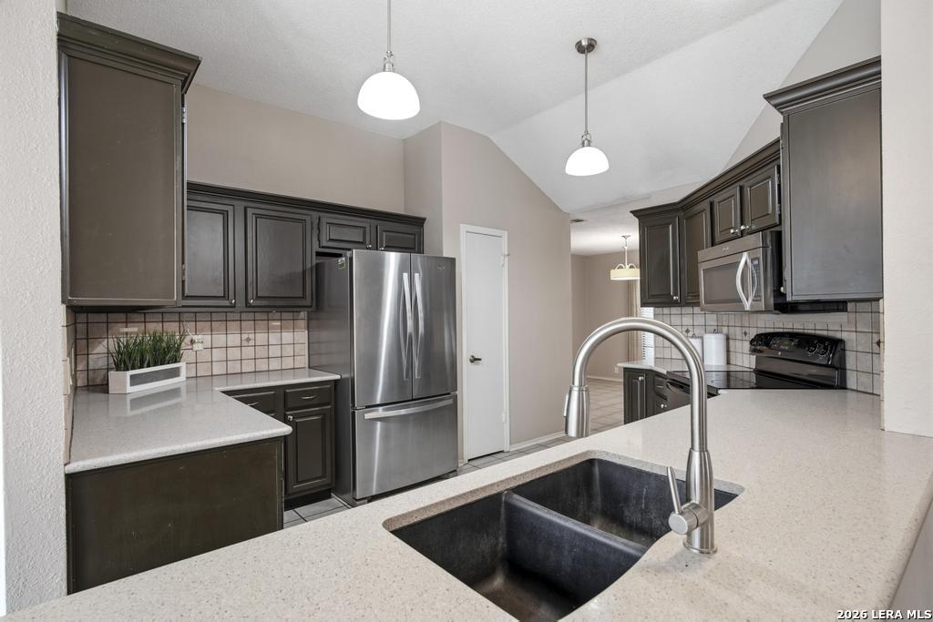 7808 Forest Path Live Oak TX 78233