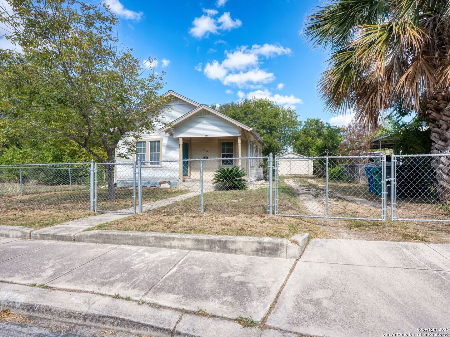 1013 Sacramento San Antonio TX 78201
