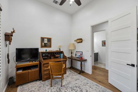 879 Latigo Boulevard Pipe Creek TX 78063
