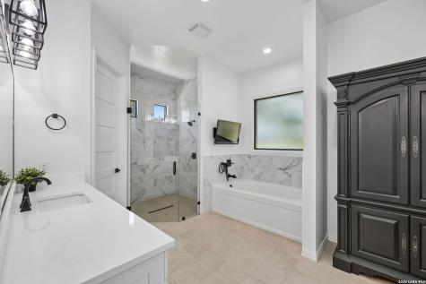 879 Latigo Boulevard Pipe Creek TX 78063