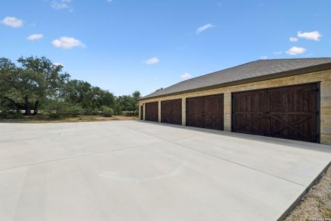 879 Latigo Boulevard Pipe Creek TX 78063