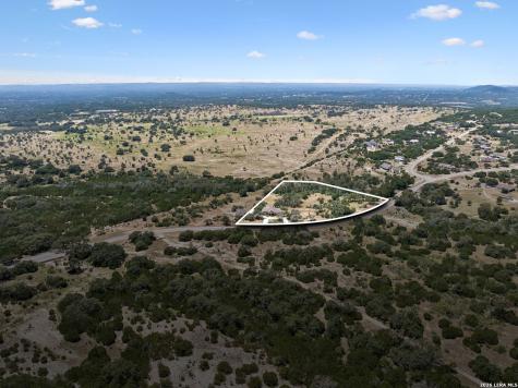 879 Latigo Boulevard Pipe Creek TX 78063