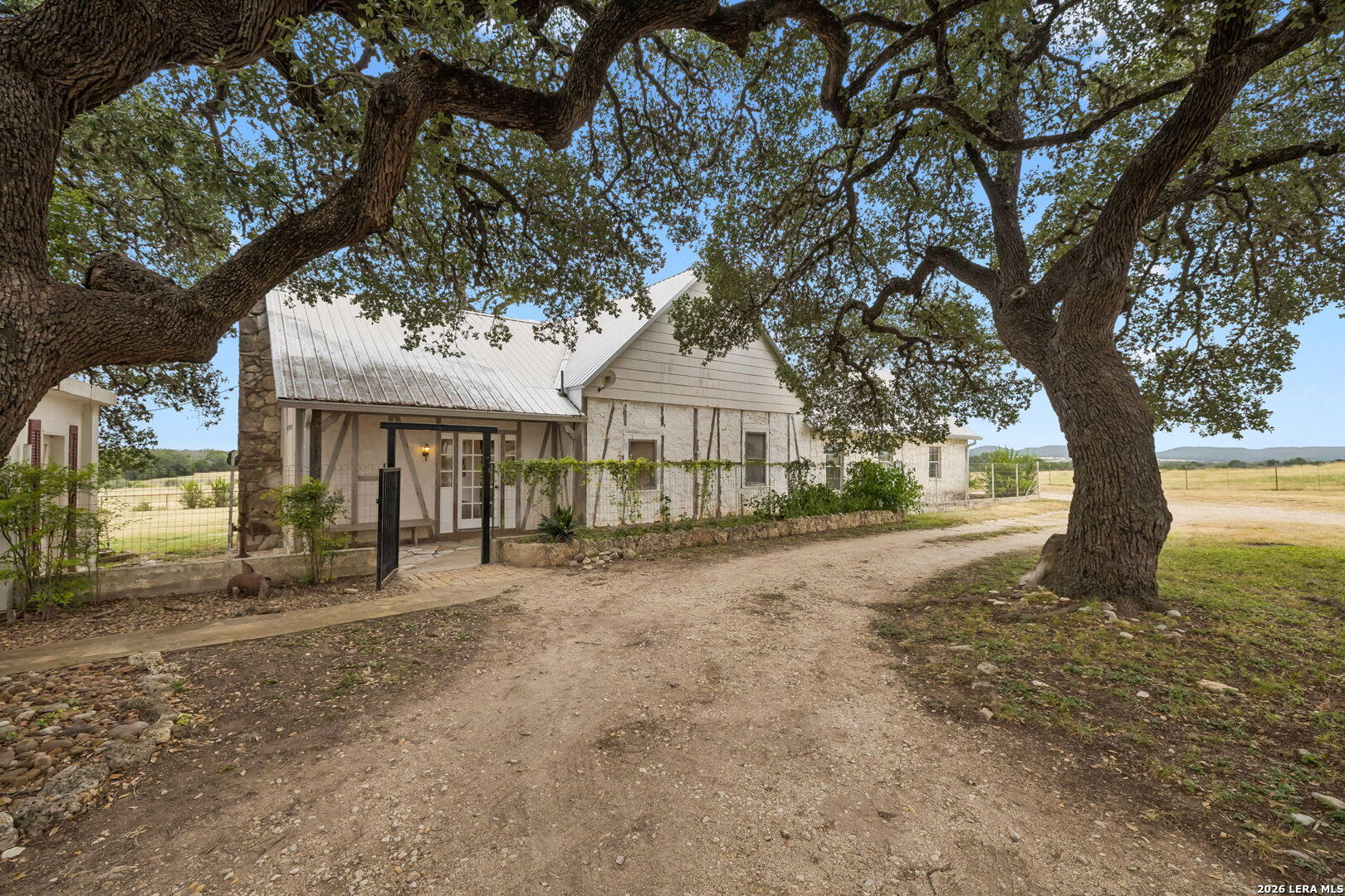 48 Holiday Road Comfort TX 78013