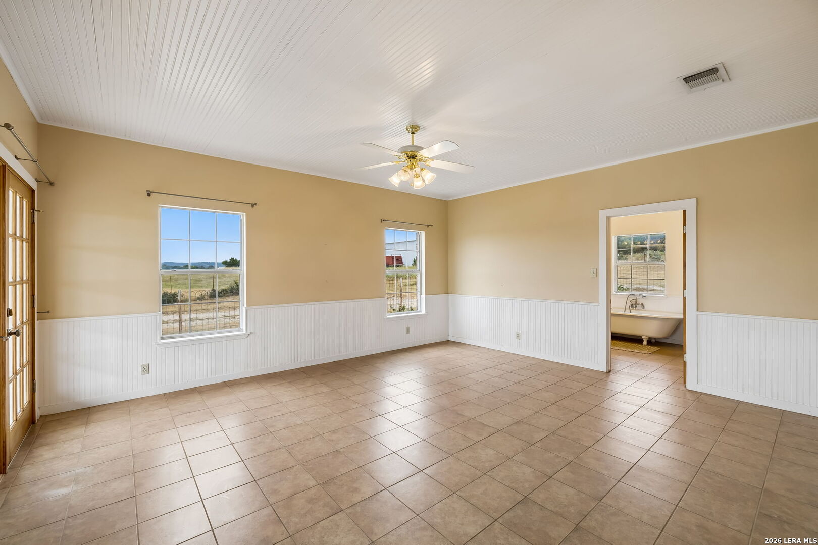 48 Holiday Road Comfort TX 78013