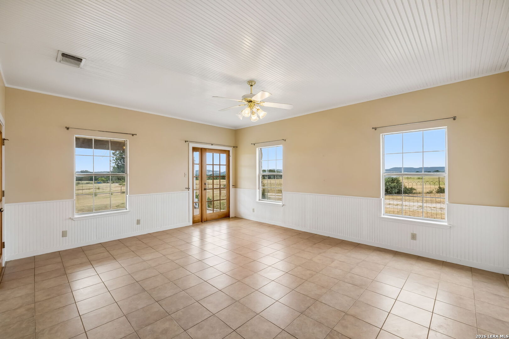 48 Holiday Road Comfort TX 78013