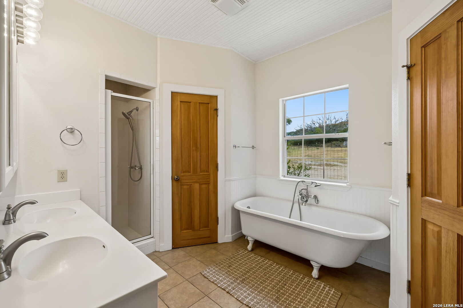 48 Holiday Road Comfort TX 78013