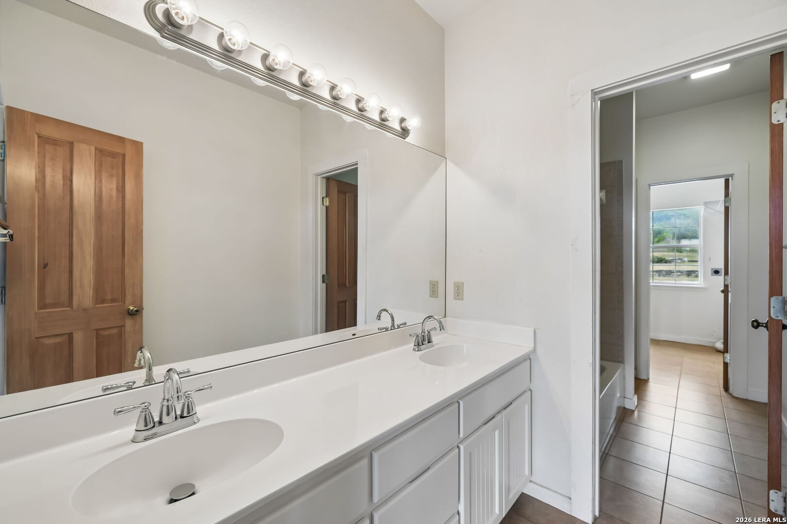 48 Holiday Road Comfort TX 78013