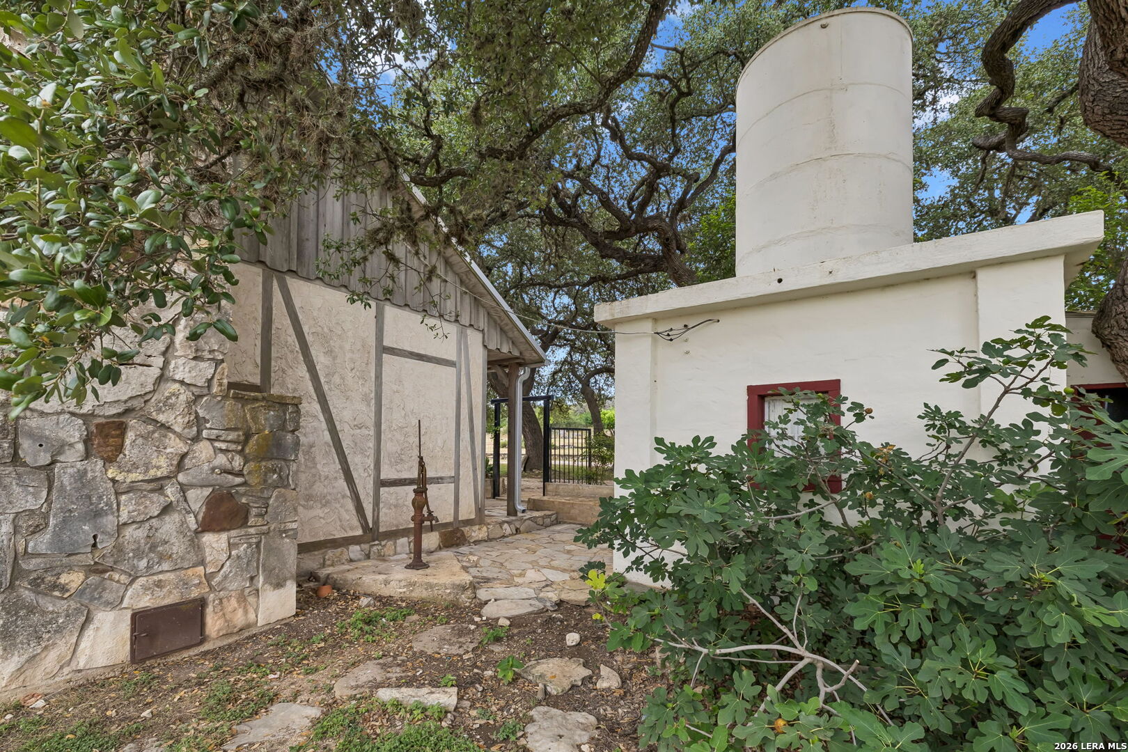 48 Holiday Road Comfort TX 78013