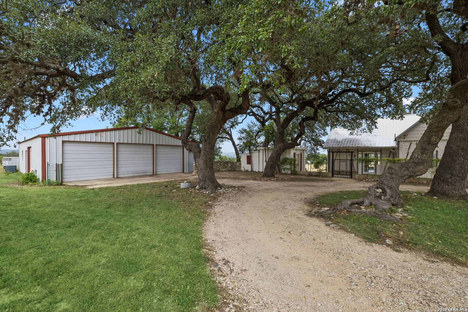 48 Holiday Road Comfort TX 78013