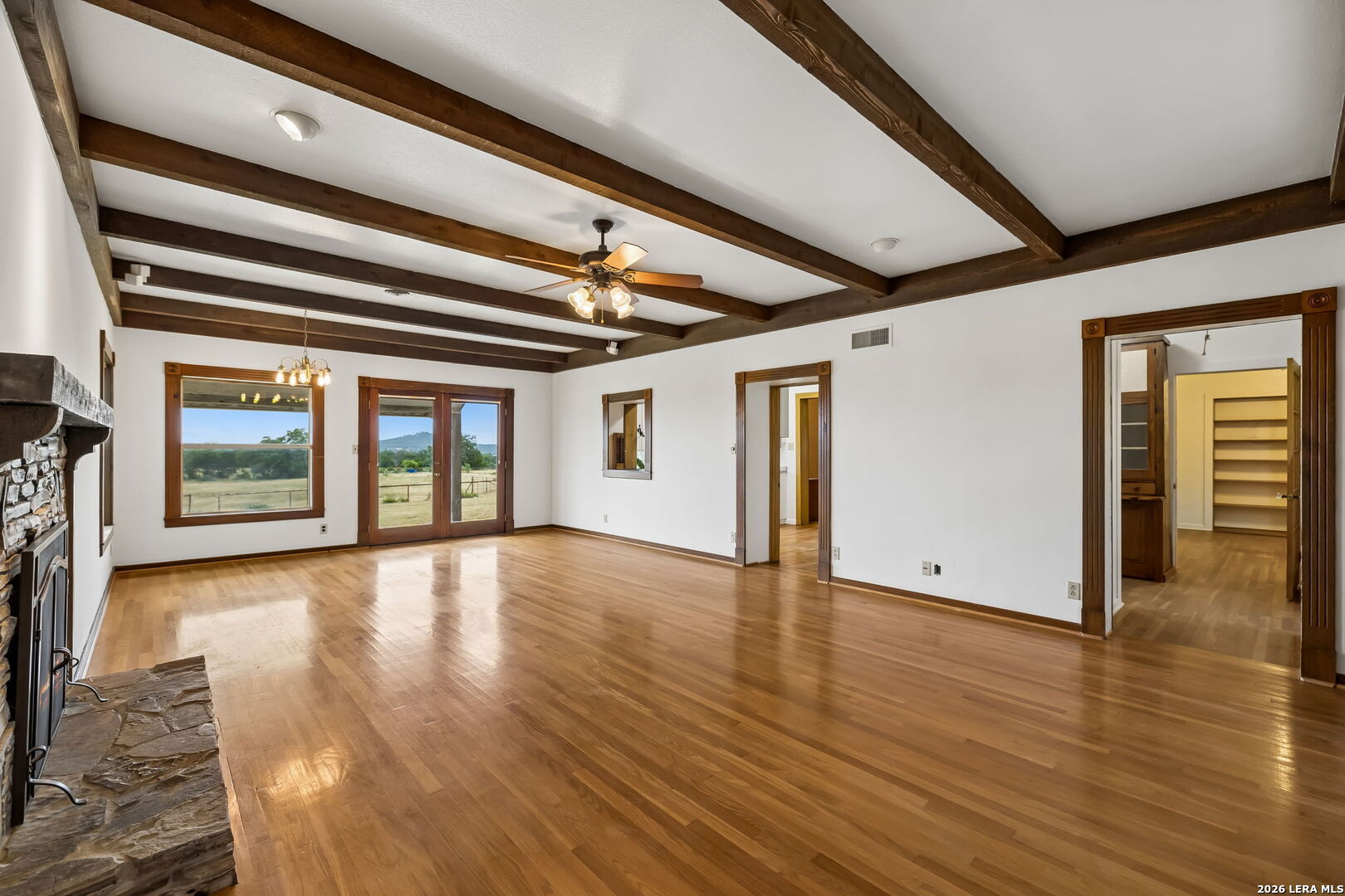 48 Holiday Road Comfort TX 78013