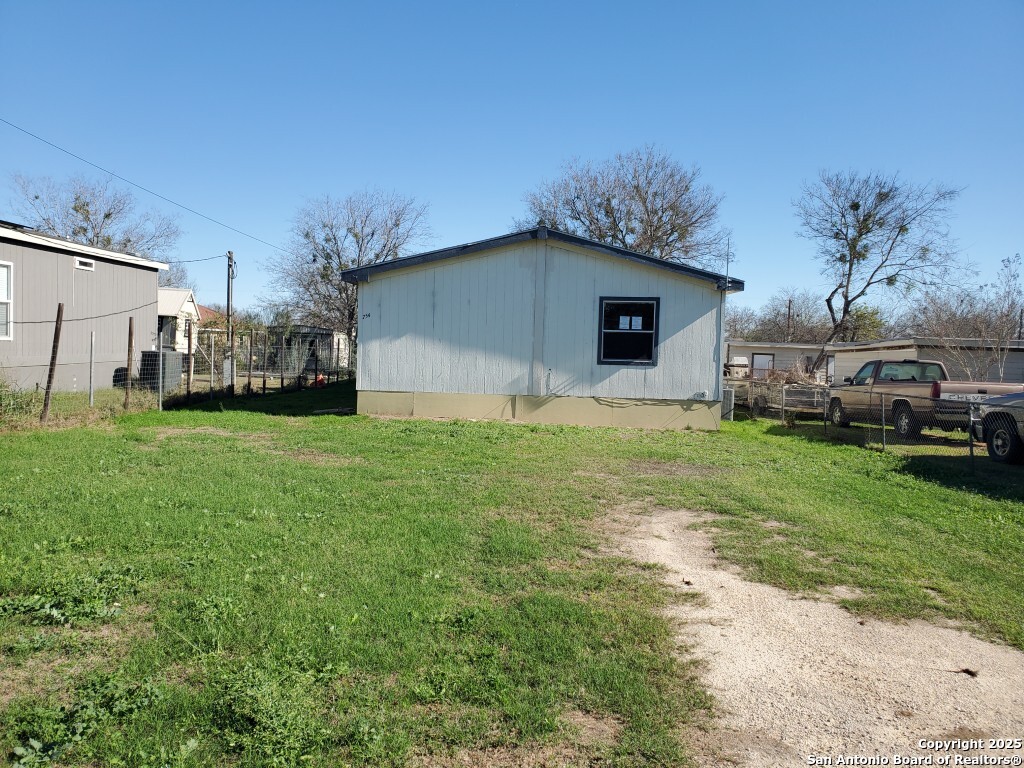 754 Kayroe Road Adkins TX 78101
