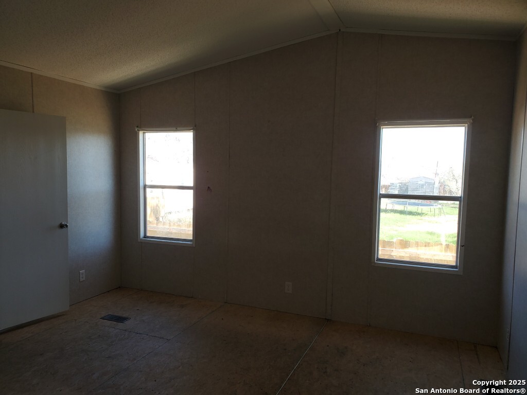 754 Kayroe Road Adkins TX 78101