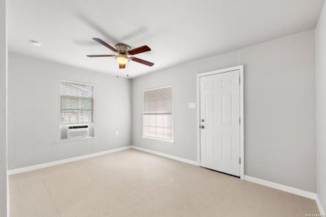 311 S San Joaquin San Antonio TX 78237