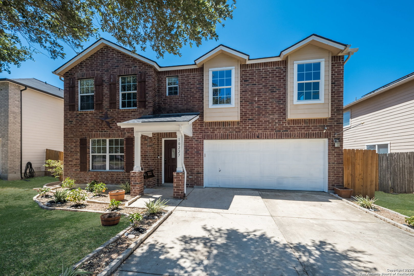 10227 Red Iron Creek Converse TX 78109
