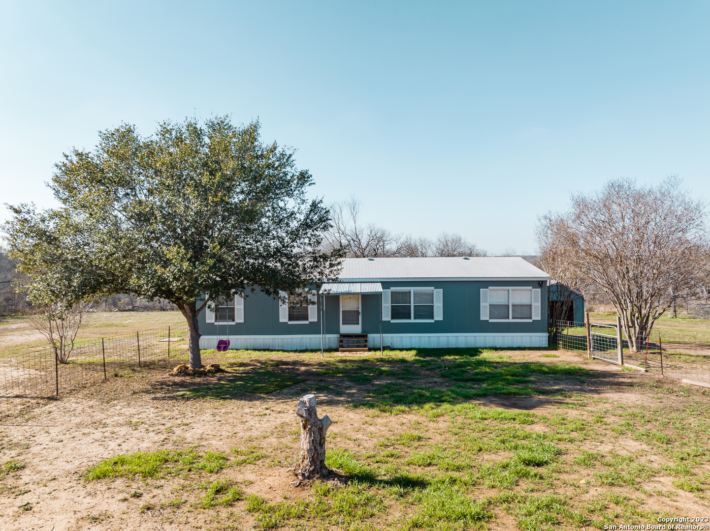130 Country View Lane Floresville TX 78114