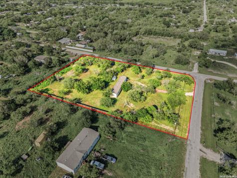 651 County Road 4647 Hondo TX 78861