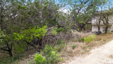 162 Navajo Lakehills TX 78063