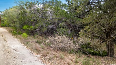 162 Navajo Lakehills TX 78063