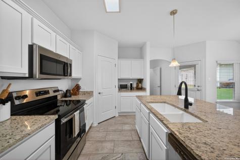 185 Lark Hill Road Floresville TX 78114